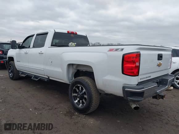2015 Chevrolet Silverado 2500HD LT z VIN 1GC1KVEG6FF617734, wystawiony jako IAAI lot #41721265 z przebiegiem 165 445 mil mil oraz . Historia ofert i sprzedaży dostępna na DreamBid. Obrazek 3.