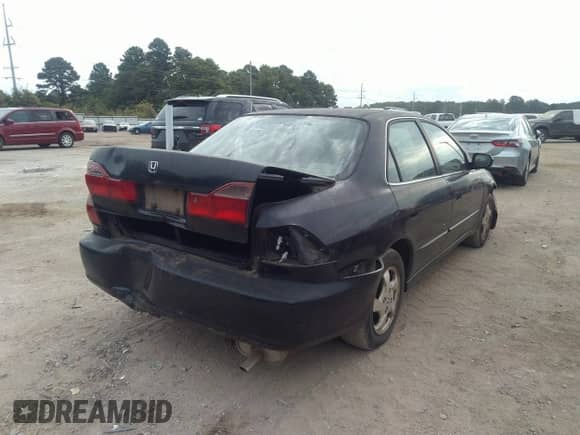 2000 Honda Accord EX z VIN 1HGCG5654YA033907, wystawiony jako IAAI lot #37283152 z przebiegiem 186 047 mil mil oraz . Historia ofert i sprzedaży dostępna na DreamBid. Obrazek 4.