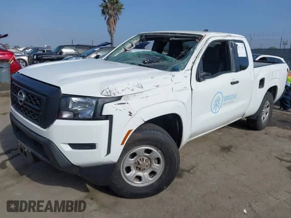 2024 Nissan Frontier S z VIN 1N6ED1CL3RN643820, wystawiony jako IAAI lot #42638763 z przebiegiem 27 033 mil mil oraz . Historia ofert i sprzedaży dostępna na DreamBid. Obrazek 2.