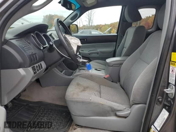 2011 Toyota Tacoma z VIN 5TFTX4CN5BX007270, wystawiony jako Copart lot #82773145 z przebiegiem 219 043 mil mil oraz Czysty tytuł • Clean title. Historia ofert i sprzedaży dostępna na DreamBid. Obrazek 7.