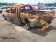 2017 Toyota Tundra SR5 z VIN 5TFDY5F18HX610092, wystawiony jako IAAI lot #42546287 z przebiegiem 122 544 mil mil oraz . Historia ofert i sprzedaży dostępna na DreamBid. Obrazek 3.