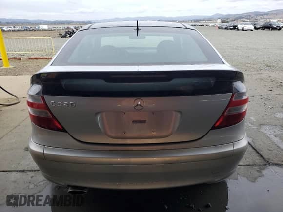 2005 Mercedes-Benz C 320 z VIN WDBRN64J85A741513, wystawiony jako Copart lot #81824965 z przebiegiem 57 788 mil mil oraz Szkoda całkowita • Salvage title. Historia ofert i sprzedaży dostępna na DreamBid. Obrazek 6.