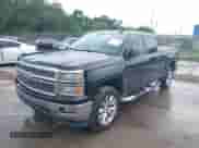 2015 Chevrolet Silverado 1500 LT z VIN 1GCRCREH3FZ410460, wystawiony jako IAAI lot #42719961 z przebiegiem 128 301 mil mil oraz . Historia ofert i sprzedaży dostępna na DreamBid. Obrazek 17.