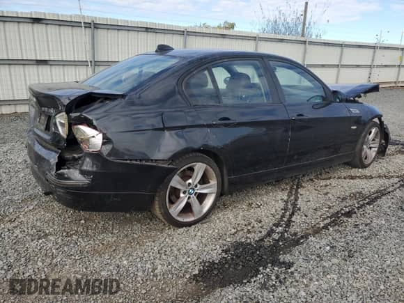2008 BMW 3 Series 328xi z VIN WBAVC93578K040131, wystawiony jako Copart lot #82344475 z przebiegiem 187 929 mil mil oraz Szkoda całkowita • Salvage title. Historia ofert i sprzedaży dostępna na DreamBid. Obrazek 3.