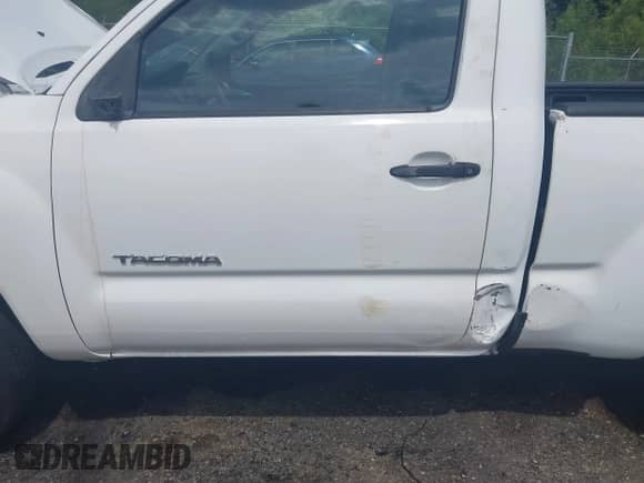 2006 Toyota Tacoma z VIN 5TENX22N56Z273160, wystawiony jako IAAI lot #42772242 z przebiegiem 151 075 mil mil oraz . Historia ofert i sprzedaży dostępna na DreamBid. Obrazek 6.