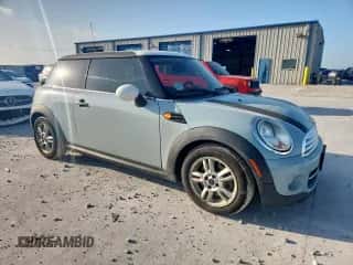 2013 MINI Hardtop with VIN WMWSU3C5XDT692050, listed as a Copart auction lot 61934885 with 117,209 mi miles and Clean title. Bid and sale history available at DreamBid. Image 4.