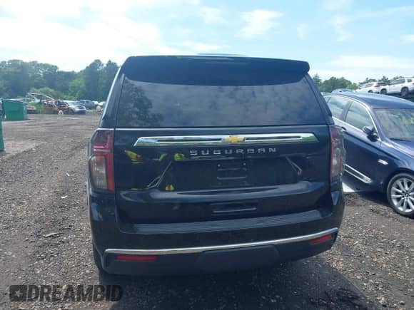 2023 Chevrolet Suburban LS z VIN 1GNSKBKD7PR110877, wystawiony jako IAAI lot #42519916 z przebiegiem 96 608 mil mil oraz . Historia ofert i sprzedaży dostępna na DreamBid. Obrazek 16.