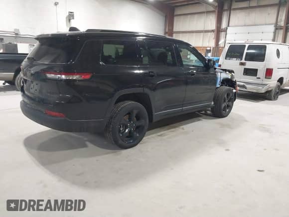 2025 Jeep Grand Cherokee Limited with VIN 1C4RJKBG2S8632657, listed as a IAAI auction lot 41669674 with 1,582 mi miles and . Bid and sale history available at DreamBid. Image 4.