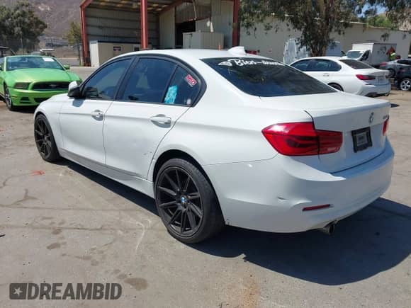 2016 BMW 3 Series 320i с VIN WBA8E1G58GNT37408, выставлен на аукционе IAAI как лот 42867149 с пробегом 80 563 миль миль и . История ставок и продаж доступна на DreamBid. Изображение 3.