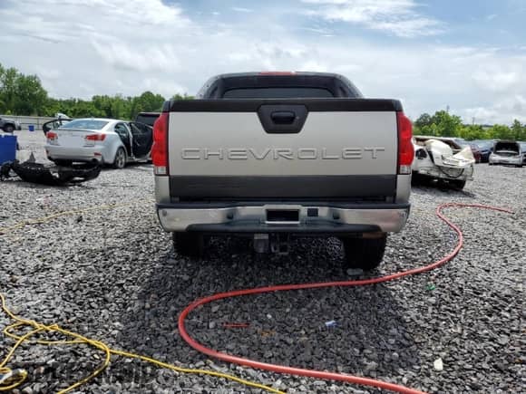 2004 Chevrolet Avalanche Z71 с VIN 3GNEK12T74G149088, выставлен на аукционе Copart как лот 58355685 с пробегом 215 379 миль миль и Списание • Salvage title. История ставок и продаж доступна на DreamBid. Изображение 6.