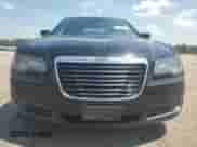 2012 Chrysler 300 S z VIN 2C3CCAJT6CH238376, wystawiony jako Copart lot #63199835 z przebiegiem 203 654 mil mil oraz Czysty tytuł • Clean title. Historia ofert i sprzedaży dostępna na DreamBid. Obrazek 5.