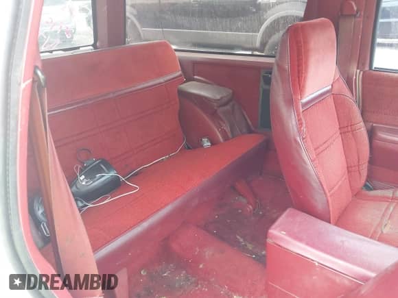 1988 Chevrolet Blazer с VIN 1GNCT18Z1J0182779, выставлен на аукционе IAAI как лот 41799629 с пробегом 244 716 миль миль и . История ставок и продаж доступна на DreamBid. Изображение 8.