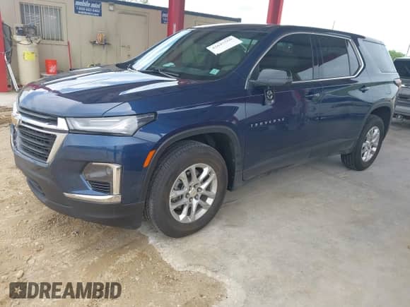 2023 Chevrolet Traverse LS z VIN 1GNERFKW0PJ287870, wystawiony jako IAAI lot #42647560 z przebiegiem 30 735 mil mil oraz . Historia ofert i sprzedaży dostępna na DreamBid. Obrazek 2.