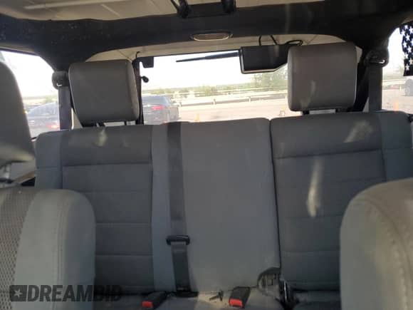 2007 Jeep Wrangler Unlimited Sahara z VIN 1J4GA59157L122909, wystawiony jako Copart lot #67484885 z przebiegiem Nie podano mil oraz Szkoda całkowita • Salvage title. Historia ofert i sprzedaży dostępna na DreamBid. Obrazek 10.