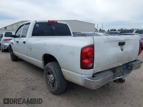 2008 Dodge 2500 ST z VIN 3D7KR28D18G214798, wystawiony jako IAAI lot #41231543 z przebiegiem 396 341 mil mil oraz . Historia ofert i sprzedaży dostępna na DreamBid. Obrazek 3.