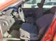 2006 Chevrolet Aveo LS z VIN KL1TD56696B662643, wystawiony jako Copart lot #82846974 z przebiegiem 169 780 mil mil oraz Czysty tytuł • Clean title. Historia ofert i sprzedaży dostępna na DreamBid. Obrazek 7.