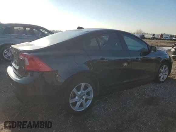 2015 Volvo S60 с VIN YV126MFA2F2310320, выставлен на аукционе Copart как лот 46932005 с пробегом 103 247 миль миль и Чистый • Clean title. История ставок и продаж доступна на DreamBid. Изображение 3.