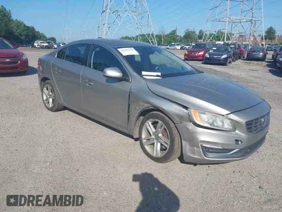 2015 Volvo S60 T5 Premier с VIN YV1612TK7F1351761, выставлен на аукционе IAAI как лот 42582359 с пробегом 138 659 миль миль и . История ставок и продаж доступна на DreamBid. Изображение 1.