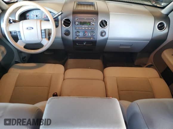 2005 Ford F-150 XLT z VIN 1FTRW12W75KE81194, wystawiony jako Copart lot #68182345 z przebiegiem 213 927 mil mil oraz Czysty tytuł • Clean title. Historia ofert i sprzedaży dostępna na DreamBid. Obrazek 8.