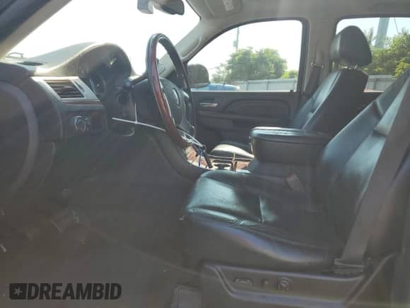 2010 Cadillac Escalade Luxury with VIN 1GYUKBEF6AR135060, listed as a Copart auction lot 63782195 with 176,874 mi miles and Salvage title. Bid and sale history available at DreamBid. Image 7.