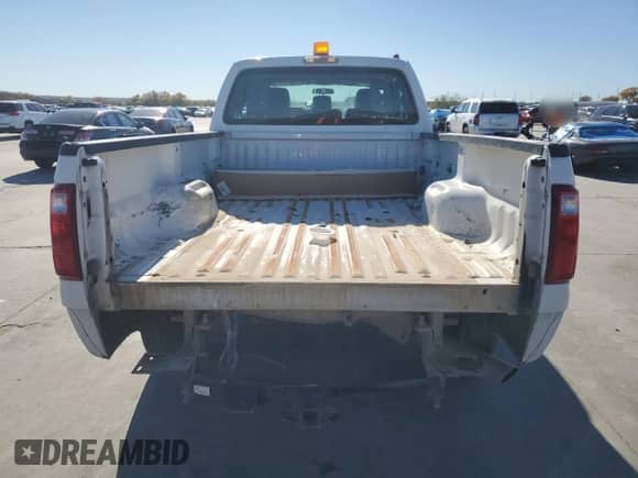 2013 Ford F-250 XL z VIN 1FT7X2A62DEB03759, wystawiony jako Copart lot #84110354 z przebiegiem 242 637 mil mil oraz Szkoda całkowita • Salvage title. Historia ofert i sprzedaży dostępna na DreamBid. Obrazek 6.