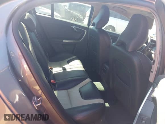 2016 Volvo S60 T5 Platinum с VIN YV4612UM7G2001173, выставлен на аукционе IAAI как лот 41659965 с пробегом 117 805 миль миль и . История ставок и продаж доступна на DreamBid. Изображение 8.