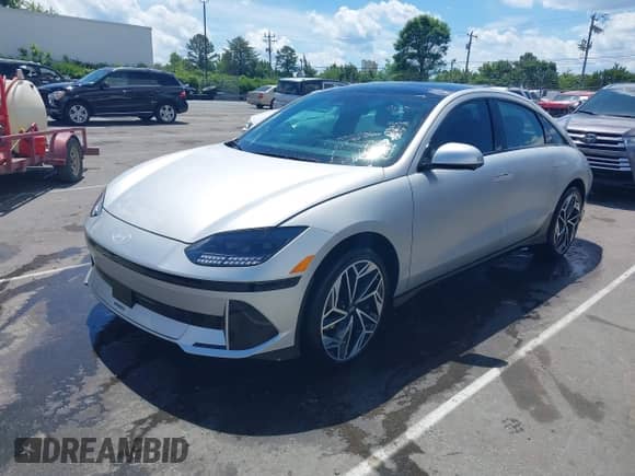2024 Hyundai Ioniq 6 Limited с VIN KMHM54AC2RA055703, выставлен на аукционе IAAI как лот 41906745 с пробегом 11 186 миль миль и . История ставок и продаж доступна на DreamBid. Изображение 2.