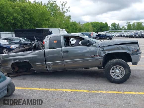 2001 Dodge 2500 с VIN 1B7KF236X1J539045, выставлен на аукционе IAAI как лот 42336915 с пробегом Не указан миль и . История ставок и продаж доступна на DreamBid. Изображение 14.