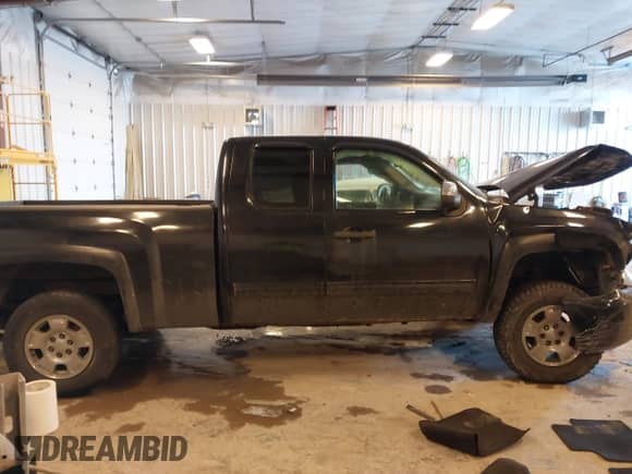 2010 Chevrolet Silverado 1500 LT with VIN 1GCSKSEA9AZ281535, listed as a IAAI auction lot 41332757 with 239,275 mi miles and . Bid and sale history available at DreamBid. Image 13.