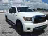 2010 Toyota Tundra Limited z VIN 5TFFY5F13AX093573, wystawiony jako Copart lot #61212725 z przebiegiem 205 449 mil mil oraz Szkoda całkowita • Salvage title. Historia ofert i sprzedaży dostępna na DreamBid. Obrazek 13.