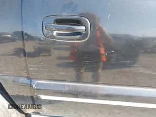 2006 Chevrolet Suburban LT z VIN 3GNEC16Z66G107946, wystawiony jako IAAI lot #43317335 z przebiegiem 285 635 mil mil oraz . Historia ofert i sprzedaży dostępna na DreamBid. Obrazek 6.