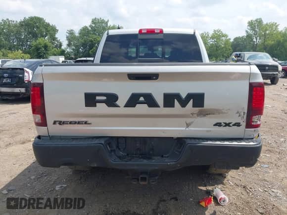 2017 Ram 1500 Rebel z VIN 1C6RR7YT2HS803629, wystawiony jako IAAI lot #42914264 z przebiegiem 76 836 mil mil oraz . Historia ofert i sprzedaży dostępna na DreamBid. Obrazek 16.