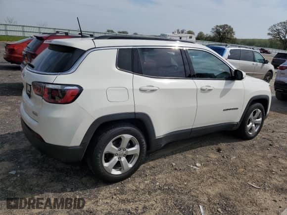 2019 Jeep Compass Latitude z VIN 3C4NJCBB6KT715423, wystawiony jako Copart lot #55070705 z przebiegiem 74 576 mil mil oraz Szkoda całkowita • Salvage title. Historia ofert i sprzedaży dostępna na DreamBid. Obrazek 3.