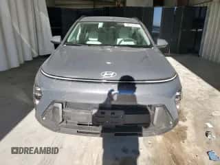 2024 Hyundai Kona SEL с VIN KM8HB3AB9RU181244, выставлен на аукционе Copart как лот 81633834 с пробегом 7 322 миль миль и Чистый • Clean title. История ставок и продаж доступна на DreamBid. Изображение 5.