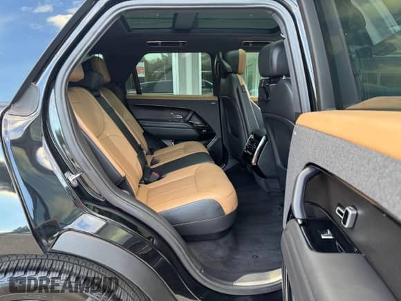 2023 Land Rover Range Rover Sport SE Dynamic с VIN SAL1L9FU4PA103557, выставлен на аукционе Copart как лот 64896345 с пробегом 36 544 миль миль и Чистый • Clean title. История ставок и продаж доступна на DreamBid. Изображение 6.