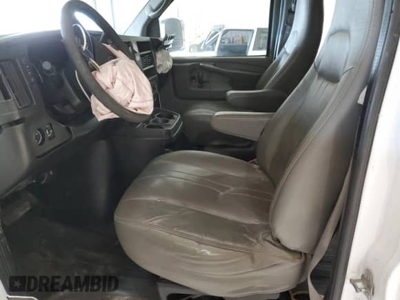 2014 Chevrolet Express Passenger LS z VIN 1GNSGBF40E1182270, wystawiony jako Copart lot #46731915 z przebiegiem Nie podano mil oraz Szkoda całkowita • Salvage title. Historia ofert i sprzedaży dostępna na DreamBid. Obrazek 7.