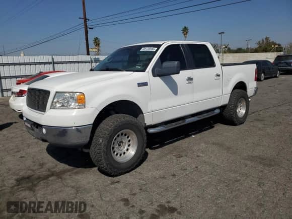 2005 Ford F-150 XLT z VIN 1FTPW12505KD33354, wystawiony jako Copart lot #85120555 z przebiegiem 220 425 mil mil oraz Czysty tytuł • Clean title. Historia ofert i sprzedaży dostępna na DreamBid. Obrazek 1.