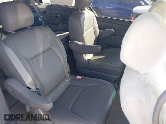 2006 Toyota Sienna XLE z VIN 5TDZA22C06S511978, wystawiony jako IAAI lot #41551414 z przebiegiem 228 839 mil mil oraz . Historia ofert i sprzedaży dostępna na DreamBid. Obrazek 8.