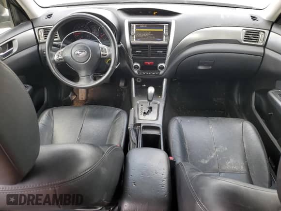 2011 Subaru Forester z VIN JF2SHBHC6BH767871, wystawiony jako Copart lot #82840074 z przebiegiem 158 537 mil mil oraz Czysty tytuł • Clean title. Historia ofert i sprzedaży dostępna na DreamBid. Obrazek 8.