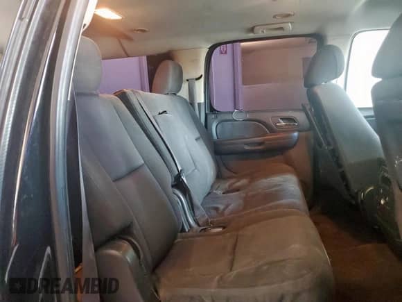 2011 Chevrolet Suburban LS с VIN 1GNSCHE02BR397286, выставлен на аукционе Copart как лот 70045315 с пробегом 216 496 миль миль и Списание • Salvage title. История ставок и продаж доступна на DreamBid. Изображение 11.