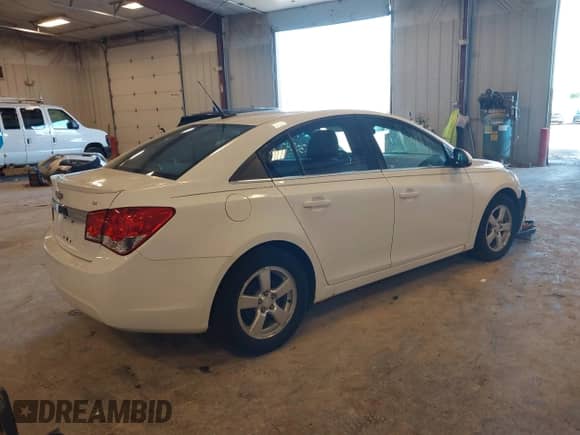 2014 Chevrolet Cruze 1LT z VIN 1G1PC5SB9E7218303, wystawiony jako IAAI lot #43034783 z przebiegiem 81 305 mil mil oraz . Historia ofert i sprzedaży dostępna na DreamBid. Obrazek 4.