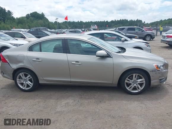 2015 Volvo S60 T5 Premier с VIN YV1612TB9F1302898, выставлен на аукционе IAAI как лот 42616685 с пробегом 34 446 миль миль и . История ставок и продаж доступна на DreamBid. Изображение 13.
