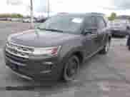 2018 Ford Explorer XLT z VIN 1FM5K7DH7JGA40847, wystawiony jako IAAI lot #43525561 z przebiegiem 85 342 mil mil oraz . Historia ofert i sprzedaży dostępna na DreamBid. Obrazek 17.