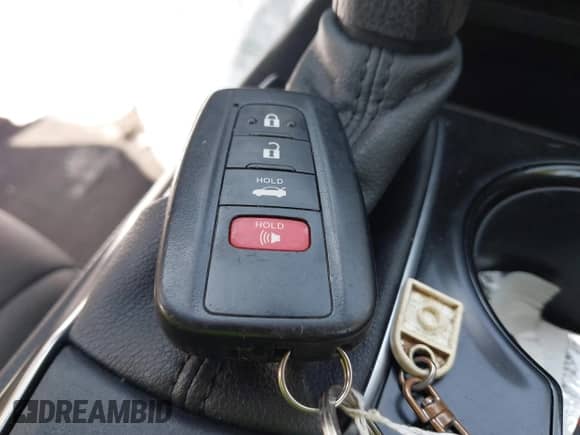 2020 Toyota Camry LE z VIN 4T1L11AKXLU399802, wystawiony jako IAAI lot #43169122 z przebiegiem 86 015 mil mil oraz . Historia ofert i sprzedaży dostępna na DreamBid. Obrazek 11.