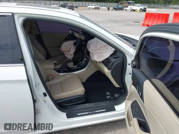 2015 Honda Accord Touring z VIN 1HGCR6F70FA013958, wystawiony jako IAAI lot #42919174 z przebiegiem 195 994 mil mil oraz . Historia ofert i sprzedaży dostępna na DreamBid. Obrazek 5.