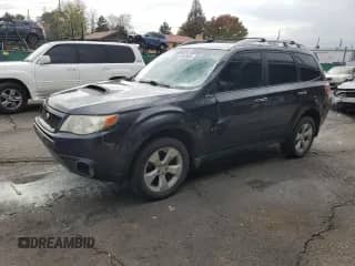 2012 Subaru Forester XT Touring z VIN JF2SHGGC3CH470220, wystawiony jako Copart lot #85005685 z przebiegiem 156 995 mil mil oraz Szkoda całkowita • Salvage title. Historia ofert i sprzedaży dostępna na DreamBid. Obrazek 1.