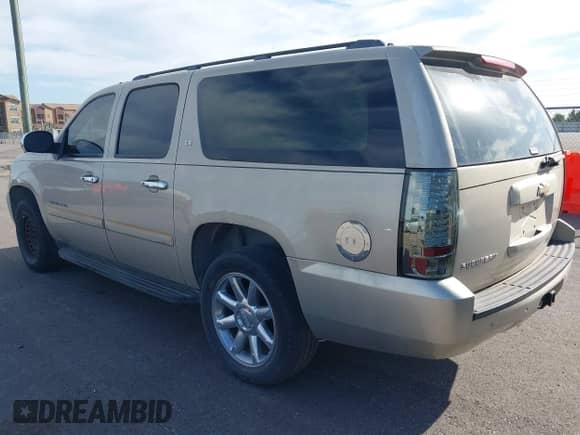 2008 Chevrolet Suburban 3LT с VIN 1GNFC16J28J230577, выставлен на аукционе IAAI как лот 42323123 с пробегом Не указан миль и . История ставок и продаж доступна на DreamBid. Изображение 3.