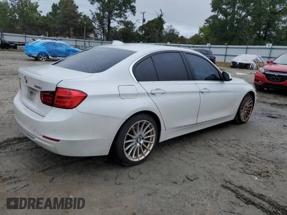 2013 BMW 3 Series 328i xDrive с VIN WBA3B5C56DF596940, выставлен на аукционе Copart как лот 86667275 с пробегом 199 875 миль миль и Списание • Salvage title. История ставок и продаж доступна на DreamBid. Изображение 3.