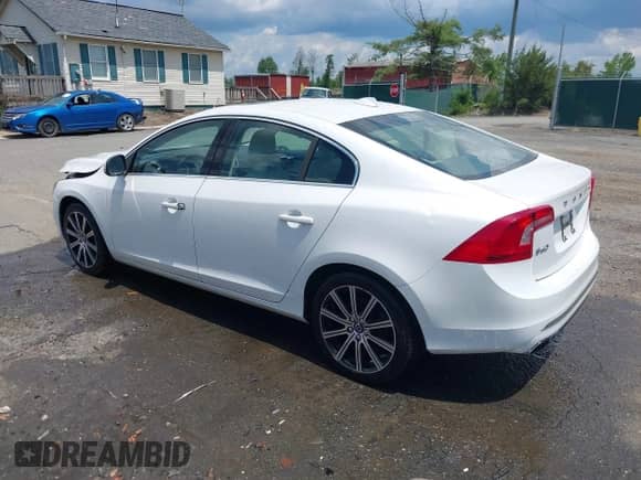 2017 Volvo S60 Inscription с VIN LYV402TK7HB134819, выставлен на аукционе IAAI как лот 42646768 с пробегом 60 030 миль миль и . История ставок и продаж доступна на DreamBid. Изображение 3.