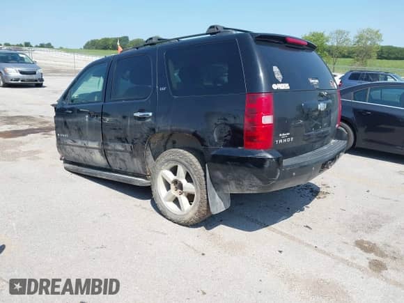 2007 Chevrolet Tahoe LTZ z VIN 1GNFK13077R331449, wystawiony jako IAAI lot #42848077 z przebiegiem Nie podano mil oraz . Historia ofert i sprzedaży dostępna na DreamBid. Obrazek 3.